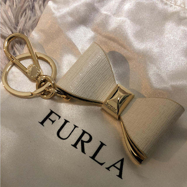 Furla(フルラ)のフルラ  キーリング リボン 新品未使用品 レディースのファッション小物(キーホルダー)の商品写真