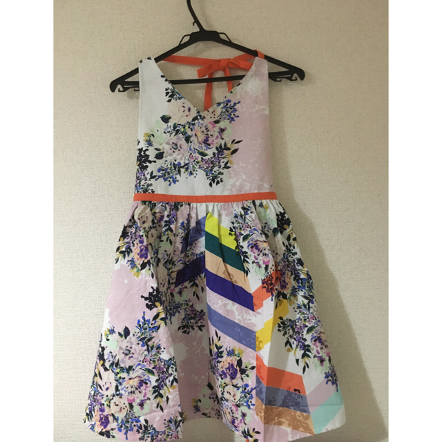 Anthropologie(アンソロポロジー)のmimi様専用♡アンソロポロジー 華やか花柄 エプロン♡ インテリア/住まい/日用品のキッチン/食器(その他)の商品写真