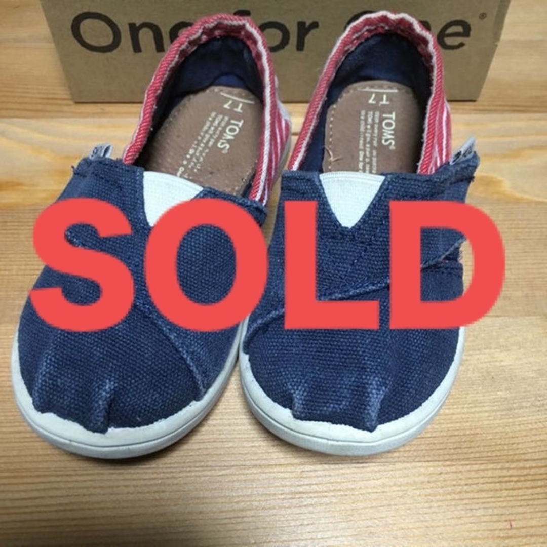 TOMS(トムズ)のTOMS  T7 キッズ/ベビー/マタニティのキッズ靴/シューズ(15cm~)(スリッポン)の商品写真