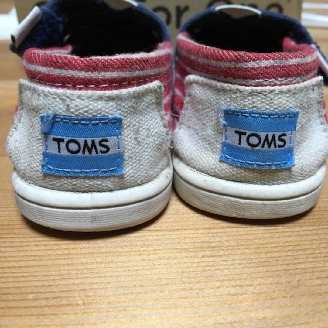 TOMS(トムズ)のTOMS  T7 キッズ/ベビー/マタニティのキッズ靴/シューズ(15cm~)(スリッポン)の商品写真