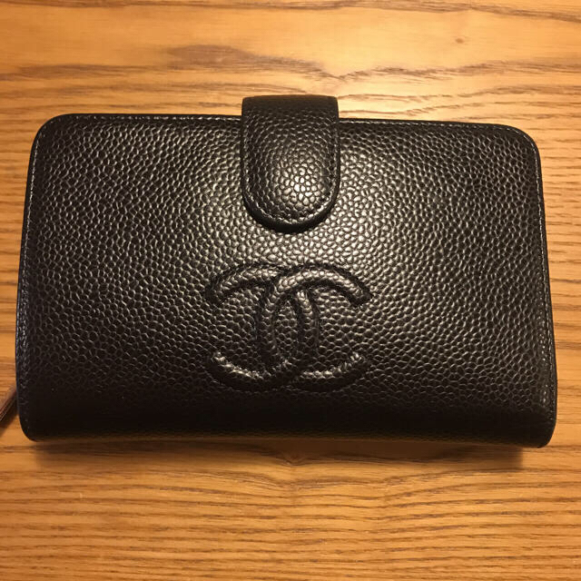 CHANEL - CHANEL 型押し二つ折り財布の通販 by ベル's shop|シャネル