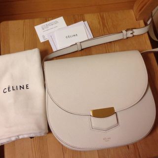 セリーヌ(celine)のセリーヌ トロッター 白 ミディアム 美品(ショルダーバッグ)