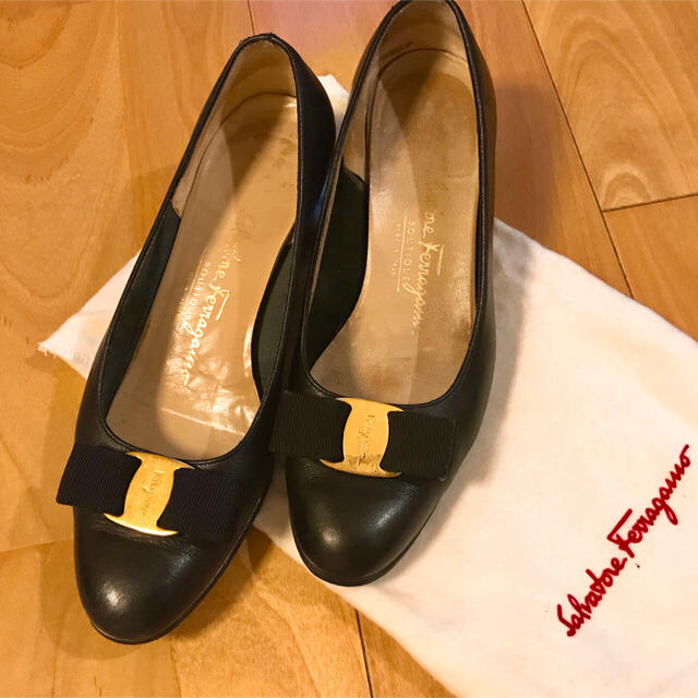 Salvatore Ferragamo(サルヴァトーレフェラガモ)のFerragamo  ヴァラ  used  6C レディースの靴/シューズ(ハイヒール/パンプス)の商品写真