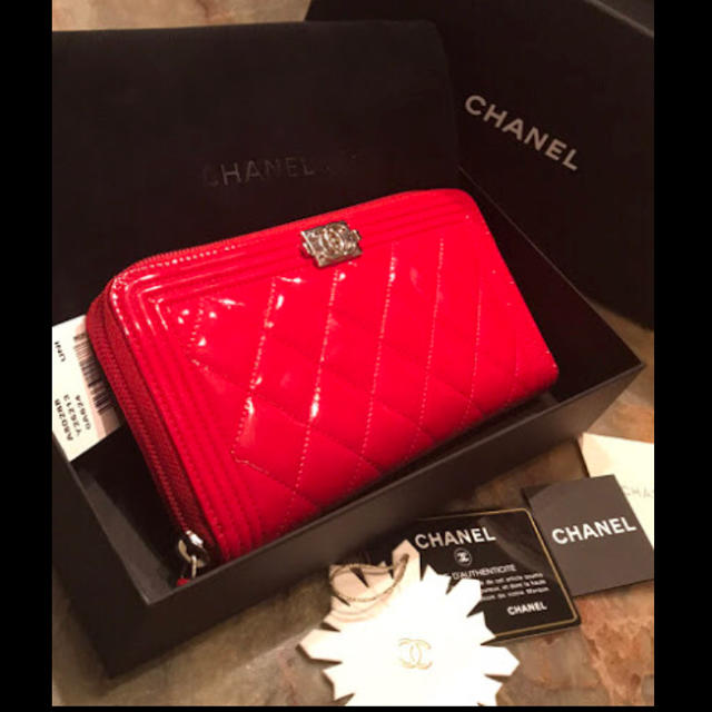 CHANEL(シャネル)のCHANEL ボーイ マトラッセ 長財布 人気 レディースのファッション小物(財布)の商品写真