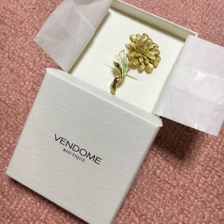 新品未使用☆VENDOME BOUTIQUE お花のブローチ(ブローチ/コサージュ)