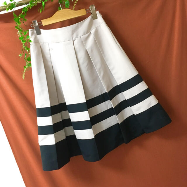 URBAN RESEARCH(アーバンリサーチ)のアーバンリサーチ＊美品 フレアスカート＊ レディースのスカート(ひざ丈スカート)の商品写真