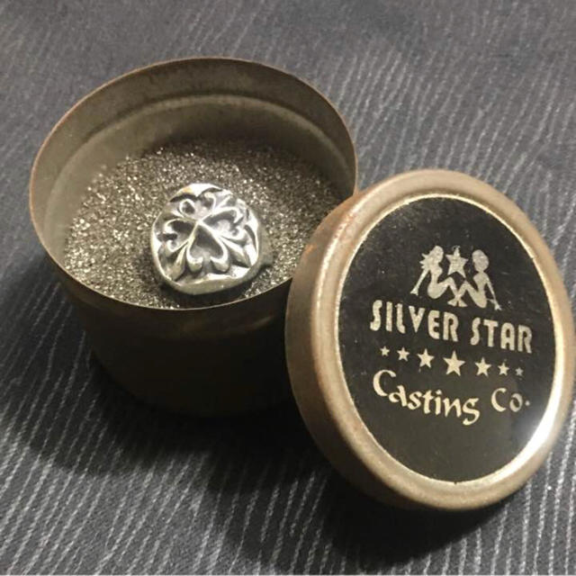 ケース付き Silver Star リング 指輪 ユリ クロムハーツ メンズのアクセサリー(リング(指輪))の商品写真