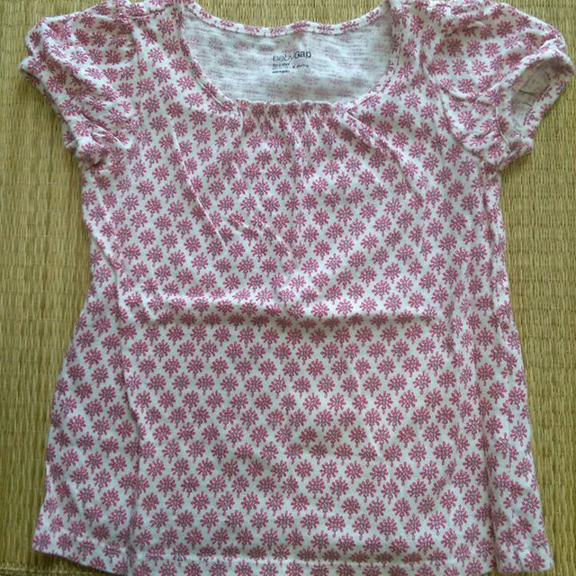 babyGAP(ベビーギャップ)の80㎝⭐Baby Gap 花柄トップス キッズ/ベビー/マタニティのベビー服(~85cm)(その他)の商品写真