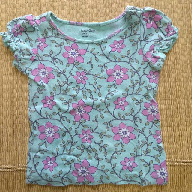 babyGAP(ベビーギャップ)の80㎝⭐Baby Gap 花柄トップス キッズ/ベビー/マタニティのベビー服(~85cm)(その他)の商品写真