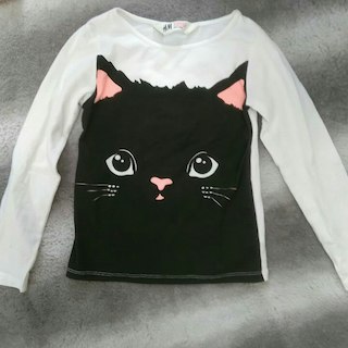 エイチアンドエム(H&M)の美品⭐100～110㎝⭐H&M⭐黒ネコ柄長袖Tシャツ(その他)