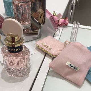 ミュウミュウ(miumiu)のmiumiu 香水 ミラー ノベルティ付き(香水(女性用))