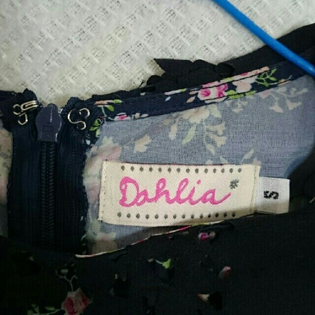 Dahlia(ダリア)の美品★  襟つき2way   ひざ丈ワンピース レディースのワンピース(ひざ丈ワンピース)の商品写真