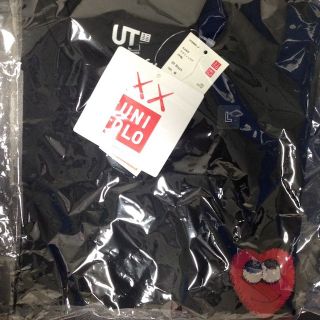 ユニクロ(UNIQLO)のUNIQLO ユニクロ KAWS カウズ ポケットTシャツ UT 黒 ハート L(その他)