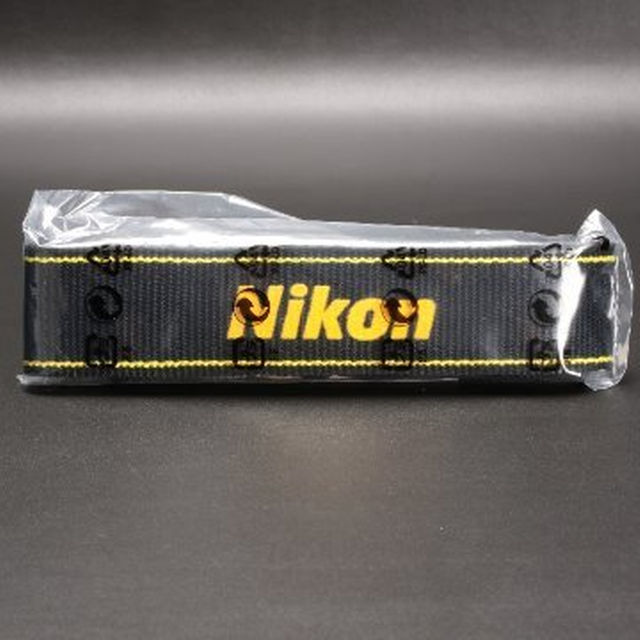 Nikon(ニコン)の*未使用品* Nikon 純正ストラップ・黒＆黄　ロゴ3カ所 スマホ/家電/カメラのカメラ(その他)の商品写真