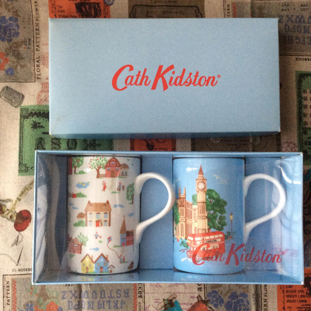 Cath Kidston(キャスキッドソン)のキャス・キッドソン  マグカップ２個化粧箱入り 新品未使用 インテリア/住まい/日用品のキッチン/食器(食器)の商品写真