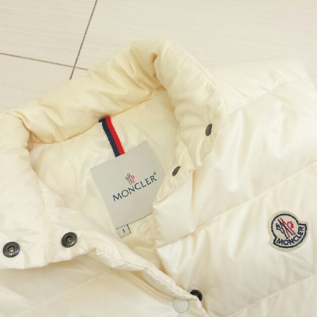 MONCLER ダウンベスト 白 サイズ1の通販 by toipu-|モンクレールならラクマ - 週末限定値下げ モンクレール 格安超特価