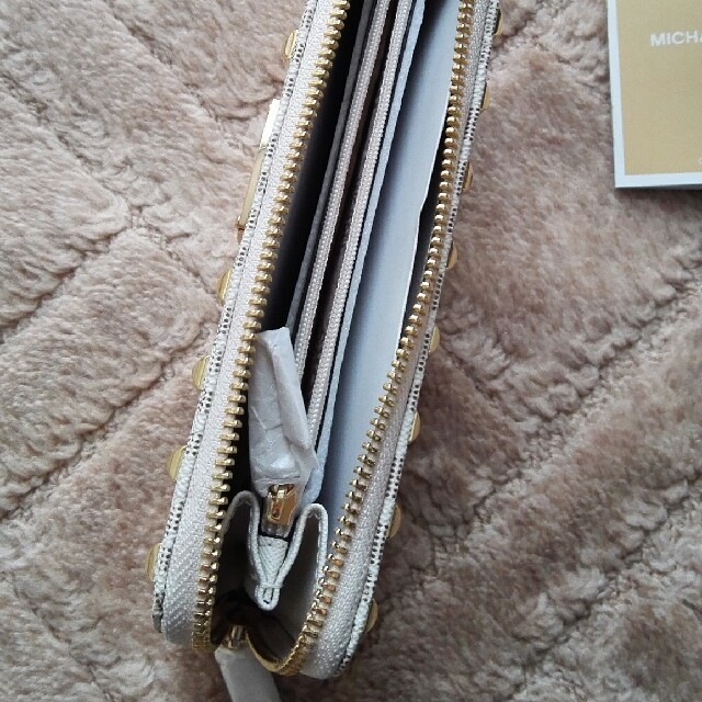 Michael Kors(マイケルコース)の新品　MICHAEL KORS 長財布　VANILLA  収納たっぷり レディースのファッション小物(財布)の商品写真