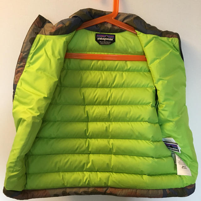 patagonia(パタゴニア)のパタゴニアキッズダウンXS キッズ/ベビー/マタニティのキッズ服男の子用(90cm~)(ジャケット/上着)の商品写真