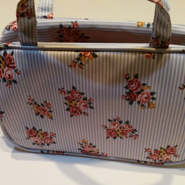 花柄 ポーチ レディースのバッグ(ボディバッグ/ウエストポーチ)の商品写真