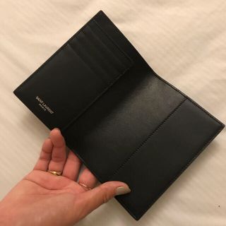 イヴサンローラン(YSL)のパスポートケース-