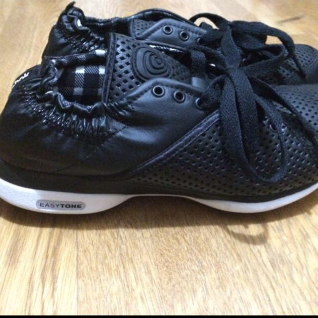 Reebok(リーボック)のReeBokイージートーン レディースの靴/シューズ(スニーカー)の商品写真