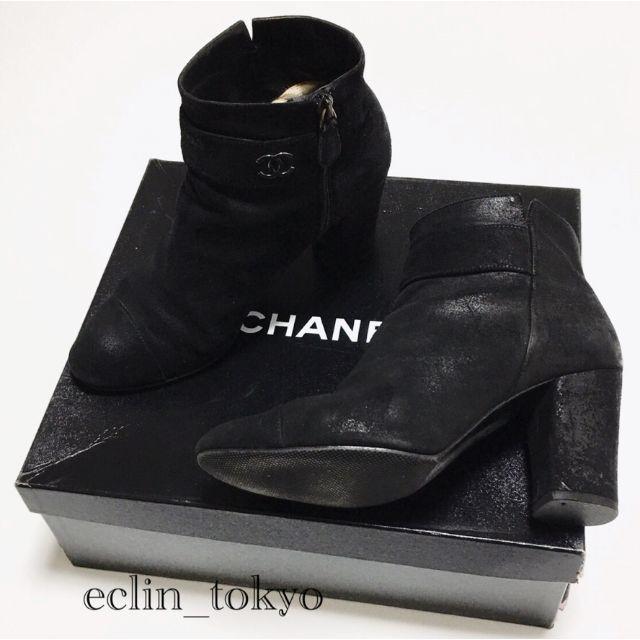 CHANEL(シャネル)のシャネル スエード レザー ブーティ ヒール ブーツ 39 ブラック E475 レディースの靴/シューズ(ブーツ)の商品写真