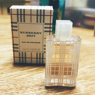 バーバリー(BURBERRY)のバーバリー ブリット フレグランス５ml(香水(女性用))