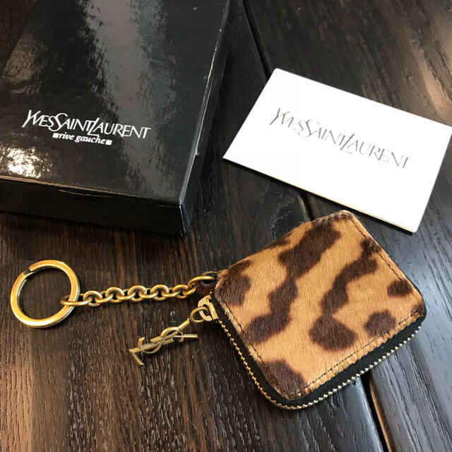 Yves Saint Laurent Beaute(イヴサンローランボーテ)の新品未使用 イブサンローラン 小銭入れ レディースのファッション小物(コインケース)の商品写真