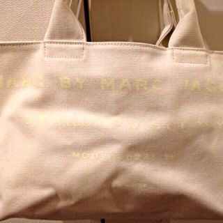 マークバイマークジェイコブス(MARC BY MARC JACOBS)のMARC BY MARC JACOBS鞄(トートバッグ)