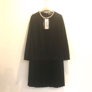 ミュベールワーク(MUVEIL WORK)の新品タグ付☆ MUVEIL WORK 16SS パール付き プリーツワンピース(ひざ丈ワンピース)