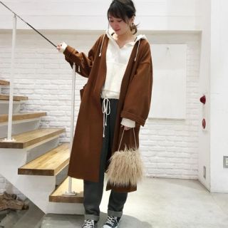 トゥデイフル(TODAYFUL)のEco Fur Pochette エコファーポシェット(ハンドバッグ)