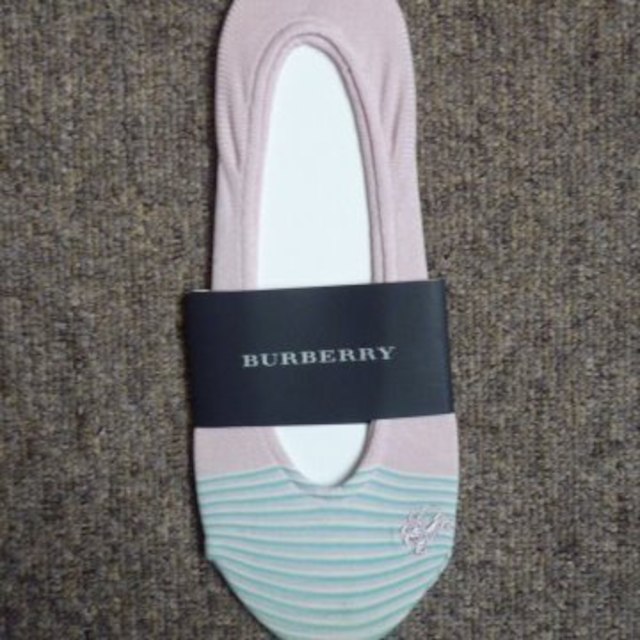 BURBERRY(バーバリー)のバーバリー　ピンク色のカバーソックス　サイズ２３～２５ レディースのレッグウェア(その他)の商品写真