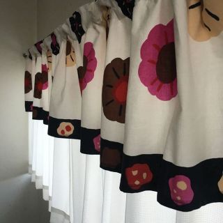 マリメッコ(marimekko)の北欧マリメッコ🇫🇮カーテン（砂糖菓子）(カーテン)