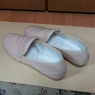 ピンク フラットシューズ(ローファー/革靴)