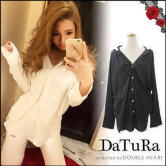 DaTuRa(ダチュラ)の美品♡DaTuRaフードビジューシャツ レディースのトップス(シャツ/ブラウス(長袖/七分))の商品写真