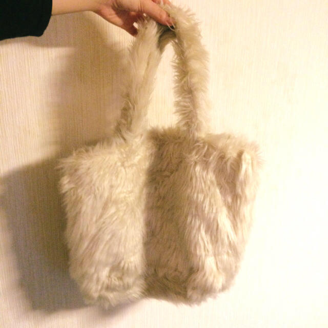 LOWRYS FARM(ローリーズファーム)のLOWRYS FARM 　fur bag  レディースのバッグ(ハンドバッグ)の商品写真