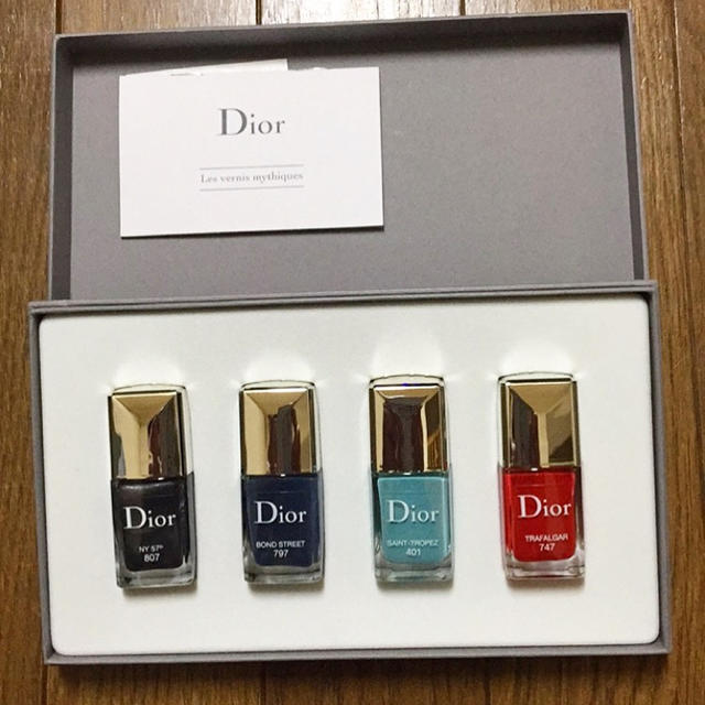 Dior(ディオール)のDior ヴェルニ ネイルカラー4本セット コスメ/美容のネイル(マニキュア)の商品写真