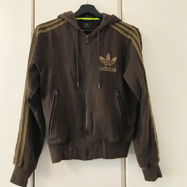 adidas - adidas☆男女兼用ブラウンパーカーの通販 by koo adidas - adidas☆男女兼用ブラウンパーカーの通販 by koo