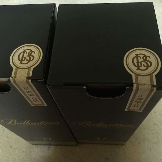 サントリー(サントリー)のクロロ様専用 バランタイン17年 化粧箱付き 2本セット 食品/飲料/酒の飲料(その他)の商品写真