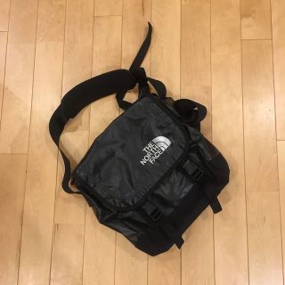 ザノースフェイス(THE NORTH FACE)のノースフェイス 黒 メッセンジャーバック ショルダーバッグ(ショルダーバッグ)