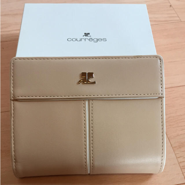 Courreges(クレージュ)の未使用  courreges  クレージュ⭐︎ベージュ折財布 レディースのファッション小物(財布)の商品写真