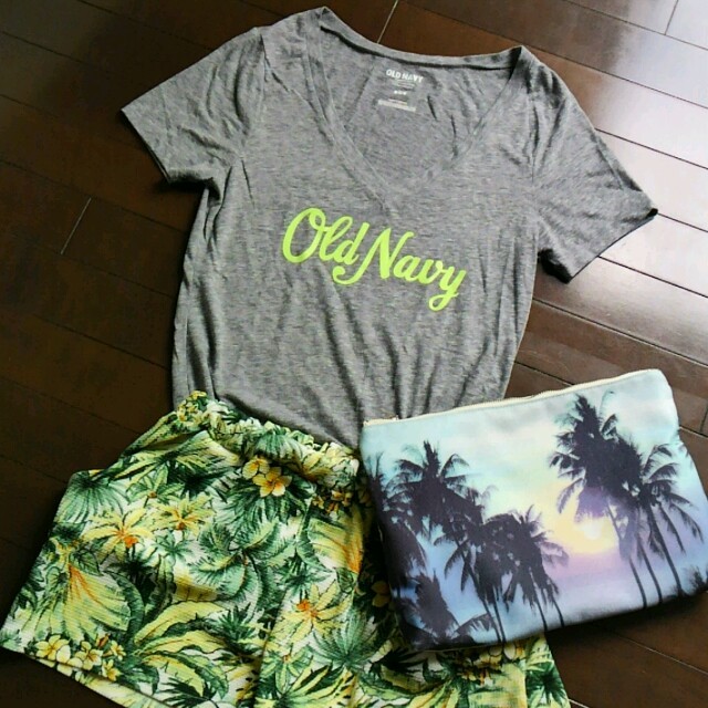 Old Navy(オールドネイビー)のold navy♡ＶネックＴシャツ レディースのトップス(Tシャツ(半袖/袖なし))の商品写真