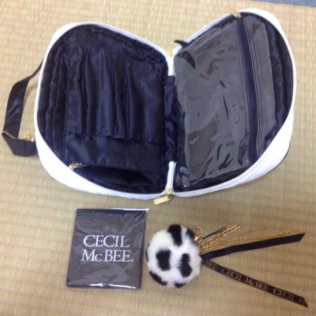 CECIL McBEE(セシルマクビー)のセシル☆化粧ポーチ&ミラー&ストラップ レディースのバッグ(トートバッグ)の商品写真
