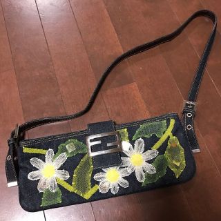 フェンディ(FENDI)のフェンディの可愛すぎる花刺繍高級感溢れるバッグ(ハンドバッグ)