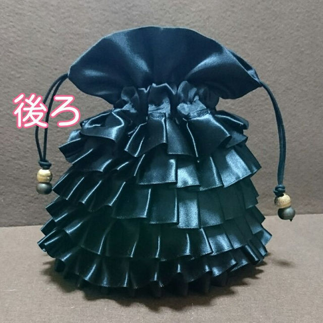 値下げの値下げ！ドレス風フリル 巾着袋 ハンドメイド(黒) レディースのバッグ(ボディバッグ/ウエストポーチ)の商品写真