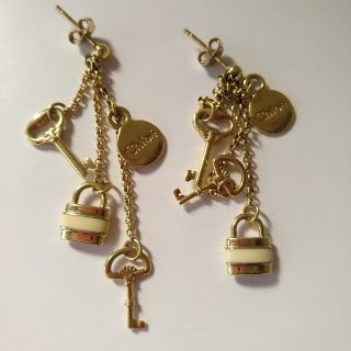 クロエ(Chloe)のChloe　パドロックチャームピアス(ピアス)