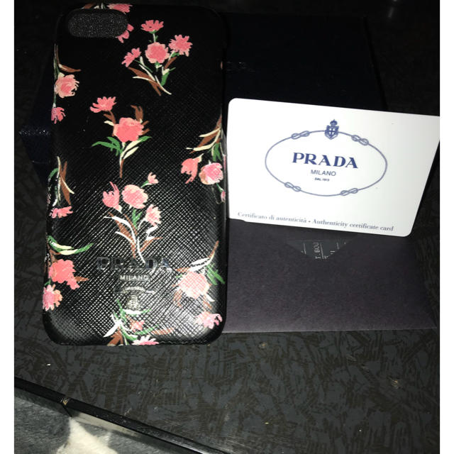 PRADA(プラダ)のプラダiPhoneケース日本限定❗️ スマホ/家電/カメラのスマホアクセサリー(iPhoneケース)の商品写真