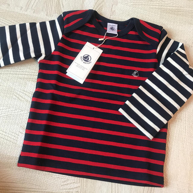 PETIT BATEAU(プチバトー)のプチバトー 17AW カラーブロックマリニエールプルオーバー 24m 新品 キッズ/ベビー/マタニティのベビー服(~85cm)(シャツ/カットソー)の商品写真