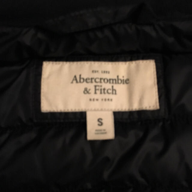 Abercrombie&Fitch(アバクロンビーアンドフィッチ)のABERCROMBIE & FITCH アバクロ ダウンベスト メンズのジャケット/アウター(ダウンベスト)の商品写真