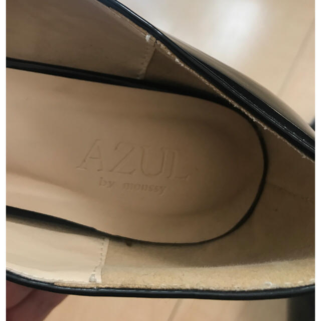 AZUL by moussy(アズールバイマウジー)のAZULby moussyオープントゥエナメルパンプス 黒 レディースの靴/シューズ(ハイヒール/パンプス)の商品写真